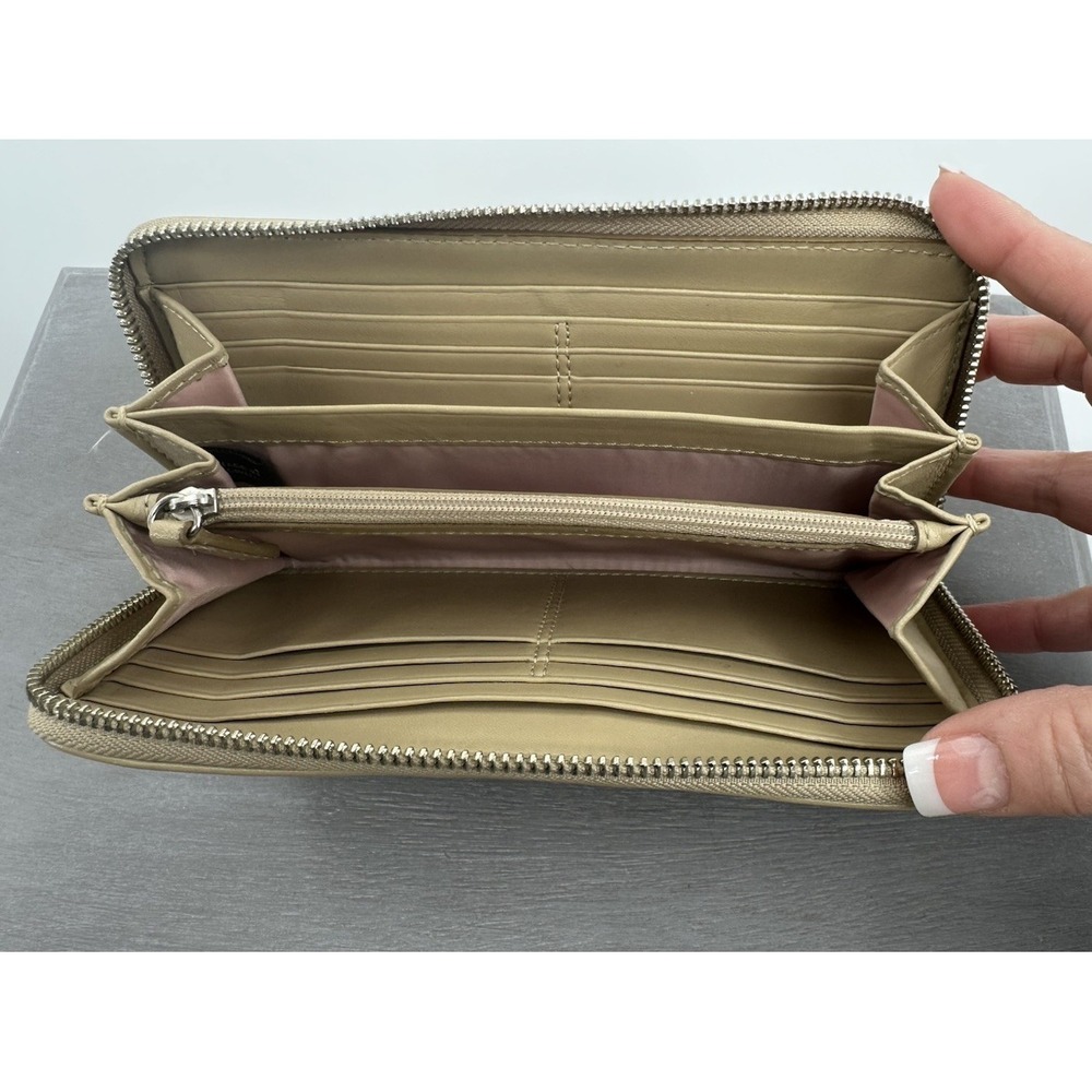 Coach Campbell Embossed Leather Wallet‎ Clay Bisque Large Zip Around RARE - Picture 4 of 11
